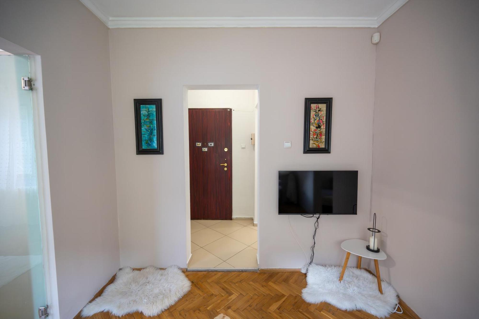 Beautiful Two-Bedroom Apartment In City Center โซเฟีย ภายนอก รูปภาพ